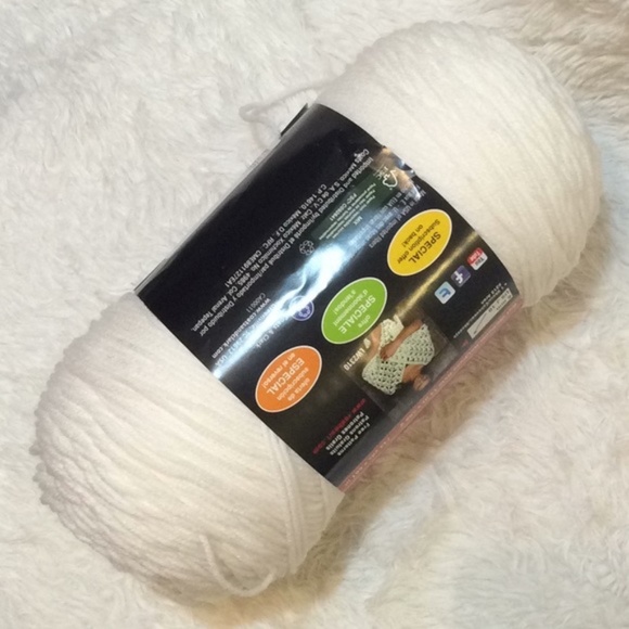 1 skein of yarn - White - Picture 2 of 7